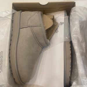 UGG Classic Ultra Mini~color goat size 8